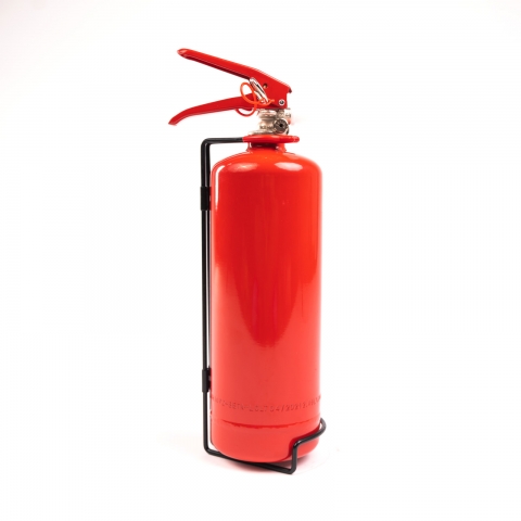 Použiteľnosť v rozsahu -30°C až +60°C účinnosť: 8 A, 34 B, C. Hasiaci prístroj určený na hasenie požiarov triedy A,B,C. Súčasťou hasiaceho prístroja je aj držiak pre uchytenie na stenu ZADARMO. 